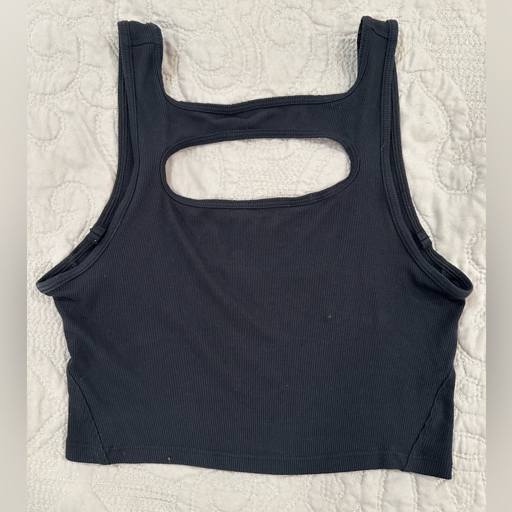 Lululemon Athletica LA Front Cut-Out Crop Top - Black - Size 6